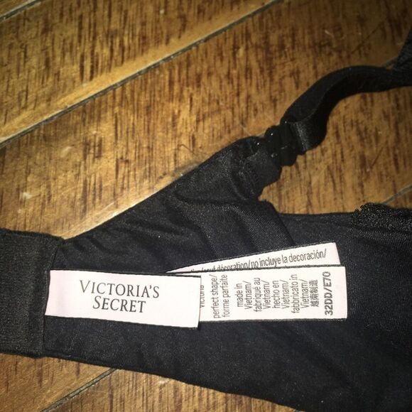 Victoria’s Secret Body soft padded 32DD bra - Picture 3 of 3